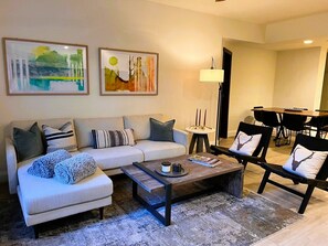 Smart TV, fireplace