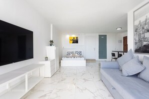 Silitysrauta/-lauta, Wi-Fi, vuodevaatteet