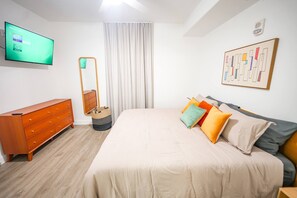 1 habitación, tabla de planchar con plancha, cuna de viaje y wifi 