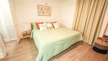 2 bedrooms, travel crib, free WiFi