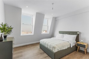 2 chambres, bureau, accĂšs Internet
