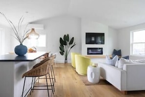 TV, fireplace