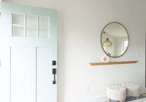 Interior - Hint of Lime || 3BD/1BA (Narragansett)