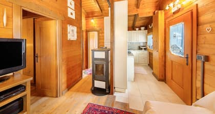 Chalet 'Orserose I Fus' mit Bergblick, Gemeinschaftsterrasse und WLAN