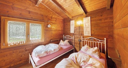 Chalet "Orserose Al Vant" avec vue sur la montagne, terrasse partagée et Wi-Fi