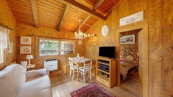 Fernseher, DVD-Player, Stereoanlage