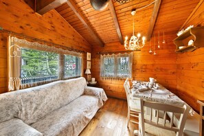 Télévision, lecteur de DVD, chaîne hi-fi