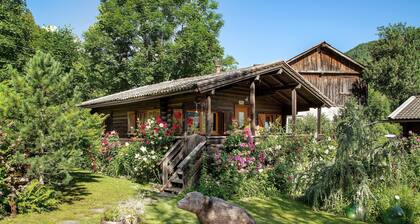 Chalet 'Orserose La Bilancia' with Mountain View, Shared Terrace and Wi-Fi