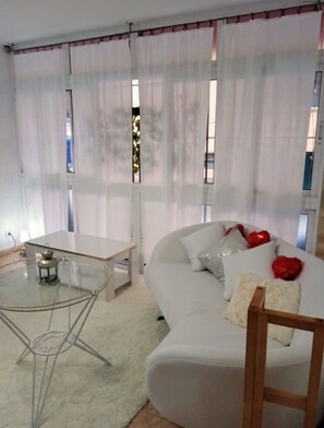 TV, ping pong - Apartment 'Playa Costa del Sol' with Wi-Fi and Air Conditioning (La cala del moral)