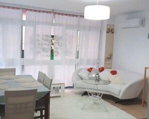 TV, ping pong - Apartment 'Playa Costa del Sol' with Wi-Fi and Air Conditioning (La cala del moral)