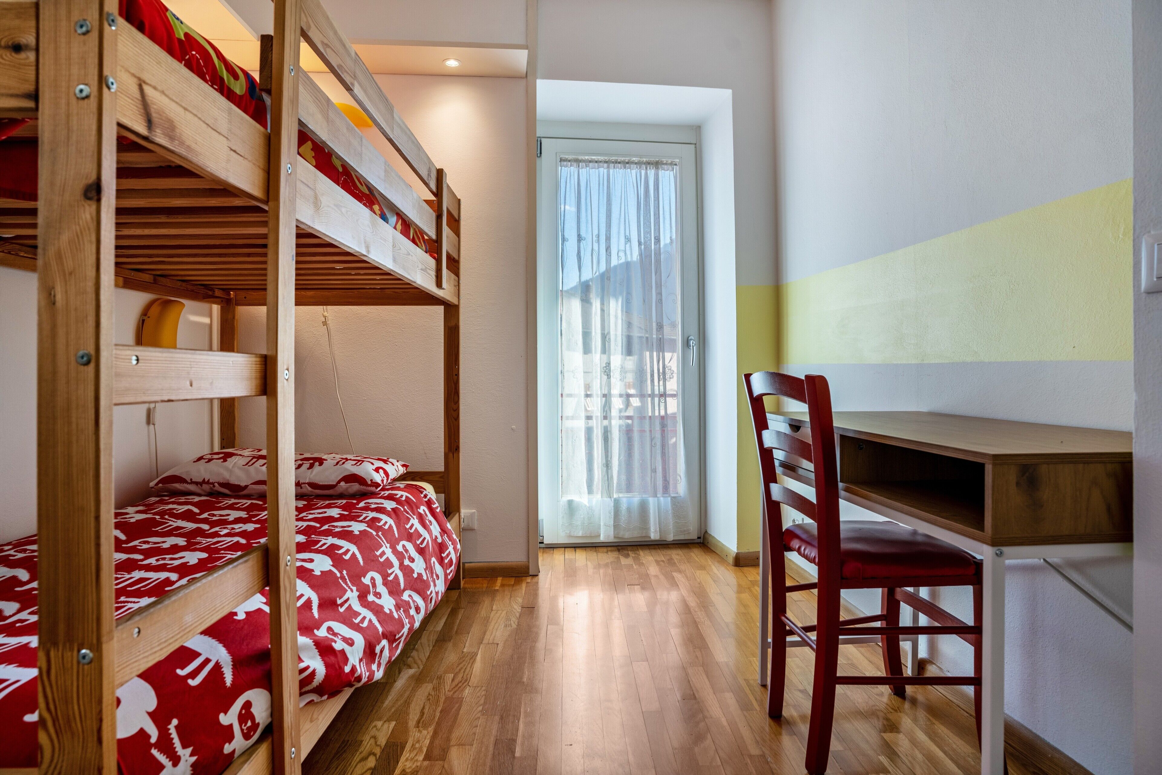 3 habitaciones, tabla de planchar con plancha y wifi gratis 