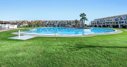 Apartment 'Panorámica Golf Resort' with Shared Pool, Wi-Fi and Air Conditioning