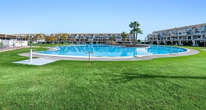 Apartment 'Panorámica Golf Resort' with Shared Pool, Wi-Fi and Air Conditioning