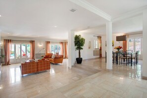 Interior - Villa 'Foz Fancy Fun' with Mountain View, Wi-Fi and Air Conditioning (Foz do Arelho)