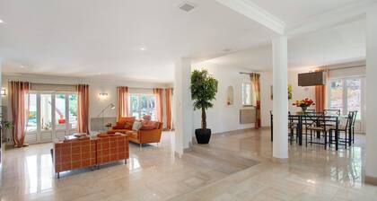 Villa 'Foz Fancy Fun' avec vue sur les montagnes, Wi-Fi et climatisation