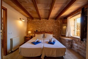 4 bedrooms, iron/ironing board, free WiFi, bed sheets - Country House 'Cugulutx' with Private Pool, Private Terrace and Wi-Fi (Llucmajor)