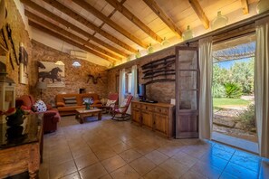 TV - Country House 'Cugulutx' with Private Pool, Private Terrace and Wi-Fi (Llucmajor)