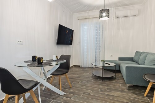 Apartment 'Helios  1' with Sea View, Wi-Fi and Air Conditioning