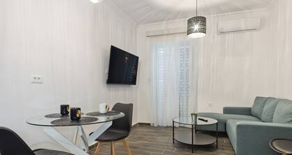 Apartment 'Helios 1' with Sea View, Wi-Fi and Air Conditioning