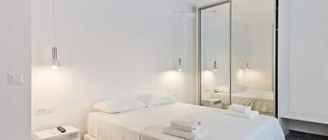 2 bedrooms, iron/ironing board, free WiFi