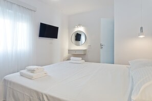 2 bedrooms, iron/ironing board, free WiFi