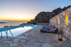 Pool - Holiday Home 'Mont' Rock Villas 3' with Sea View, Wi-Fi and Air Conditioning (??se?d???a S????)