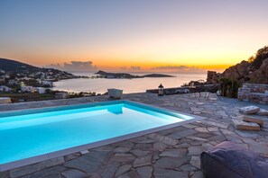 Pool - Holiday Home 'Mont' Rock Villas 3' with Sea View, Wi-Fi and Air Conditioning (??se?d???a S????)