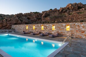Pool - Holiday Home 'Mont' Rock Villas 3' with Sea View, Wi-Fi and Air Conditioning (??se?d???a S????)