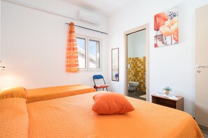 1 bedroom, iron/ironing board, free WiFi, bed sheets - Holiday Home 'Holiday Vista Montagna' with Mountain View, Wi-Fi and Air Conditioning (cala gonone)