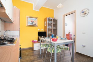 Fridge, oven, stovetop, coffee/tea maker - Holiday Home 'Holiday Vista Mare' with Sea View, Wi-Fi and Air Conditioning (cala gonone)