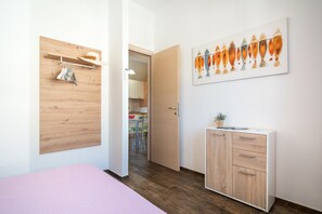 2 slaapkamers, een strijkplank/strijkijzer, gratis wifi, beddengoed