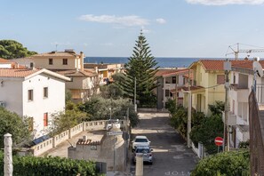 Third-party on-site parking - Holiday Home 'Holiday Vista Mare' with Sea View, Wi-Fi and Air Conditioning (cala gonone)