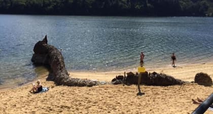 Appartement 'Le Grenier D'annick' avec vue sur les montagnes, terrasse privée et Wi-Fi