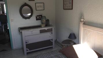 2 slaapkamers, een strijkplank/strijkijzer, gratis wifi, beddengoed