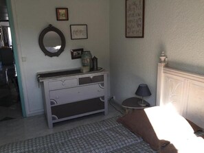 2 chambres, fer et planche à repasser, accès au Wi-Fi (inclus)