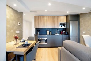 冰箱、微波炉、烤箱、炉灶