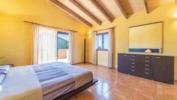 4 Schlafzimmer, Bügeleisen/Bügelbrett, kostenloses WLAN, Bettwäsche