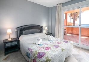 3 makuuhuonetta, silitysrauta/-lauta, ilmainen Wi-Fi, vuodevaatteet