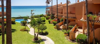 Apartment 'Fantastic Beachfront' with Sea View, Wi-Fi and Air Conditioning
