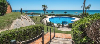 Apartment 'Fantastic Beachfront' with Sea View, Wi-Fi and Air Conditioning