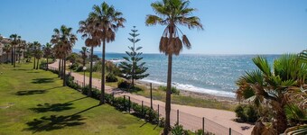 Apartment 'Fantastic Beachfront' with Sea View, Wi-Fi and Air Conditioning