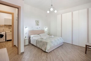 1 chambre, fer et planche à repasser, Wi-Fi gratuit, draps fournis