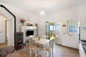 Interior - Apartment 'Bella Veduta Luna' with Sea & Mountain View, Wi-Fi, Air Conditioning (Agerola)