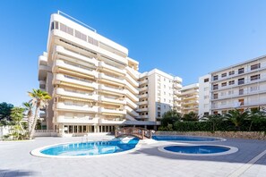 Exterior - Apartment 'Apartamento Ct' with Shared Pool, Wi-Fi and Air Conditioning (Salou)
