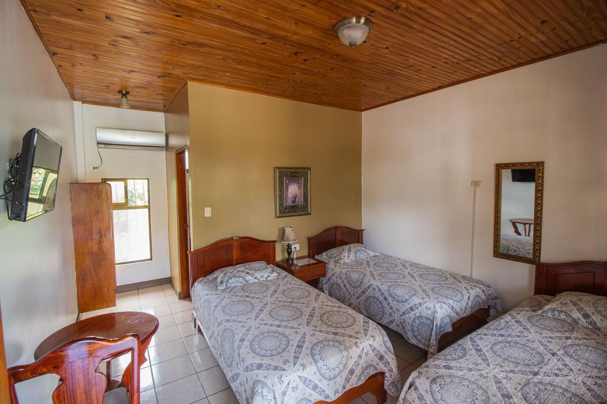 Standard Room | 1 bedroom, premium bedding, down comforters, desk