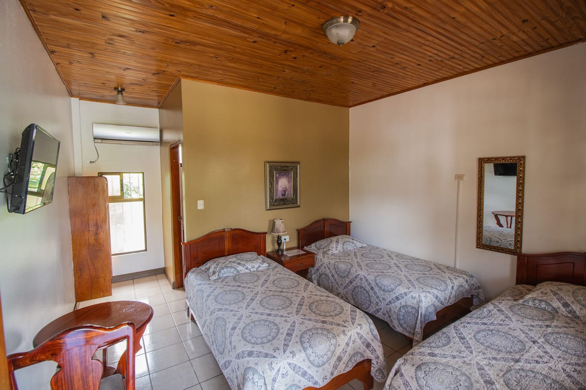 Standard Room | 1 bilik tidur, peralatan tempat tidur premium, gebar bulu kapas