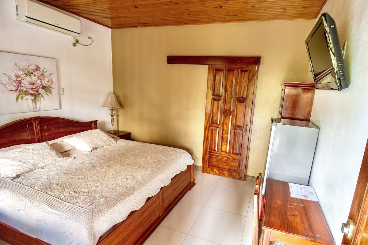 Deluxe Room | 1 bilik tidur, peralatan tempat tidur premium, gebar bulu kapas