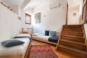 3 makuuhuonetta, silitysrauta/-lauta, Wi-Fi, vuodevaatteet