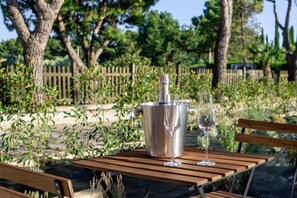 Outdoor dining -  L’Organetto Luxury B&B - Petricore Comfort Room (Alberelli)