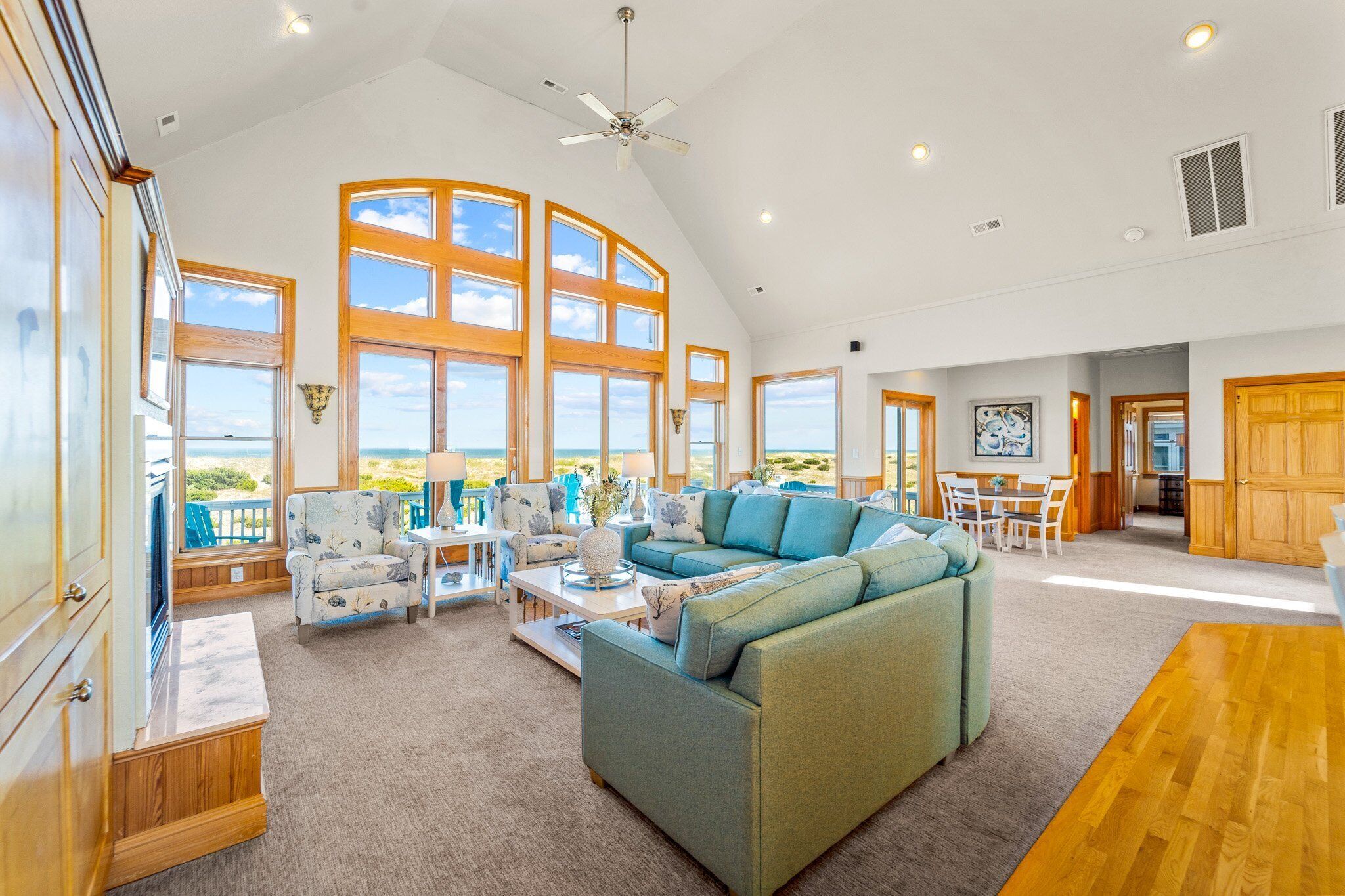 Smart-tv, videospil, bøger, stereoanlæg